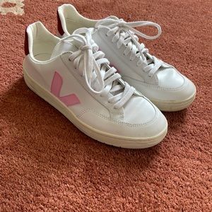 Veja size 8